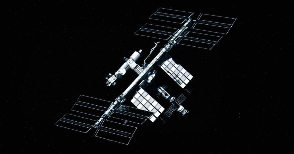 Artemis III и подготовка к лунной миссии: экипаж, стыковка на орбите Земли и проверка скафандров перед посадкой на Луну