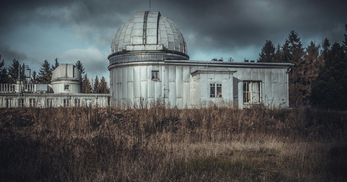Ржавый телескоп в заброшенном советском институте — наглядный след того, как устроена была советская наука и почему часть объектов пришла в упадок